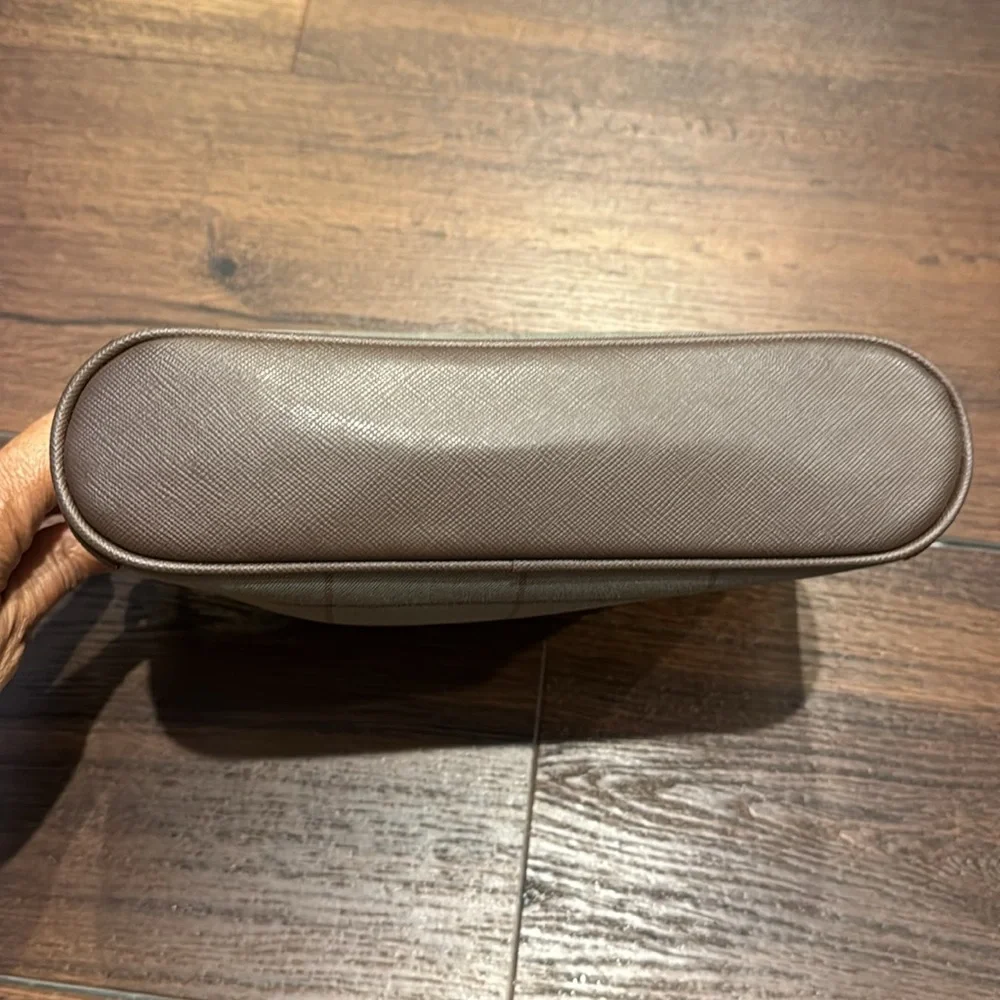 Burberrys Pre owned vintage Toiletry/Wristlet  Bag in Coated Canvas/Leather Trim - Picture 2 of 11